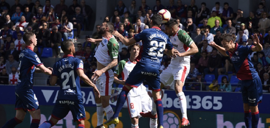 Dimisiones en las direcciones deportivas de Getafe, Alavés y Huesca